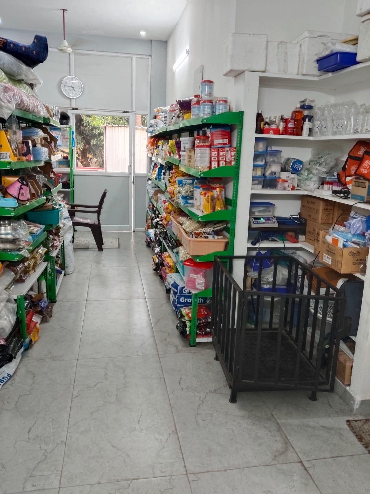 Shelves of pet food and supplies along the pet shop aisle at the Maraimalai Nagar branch
